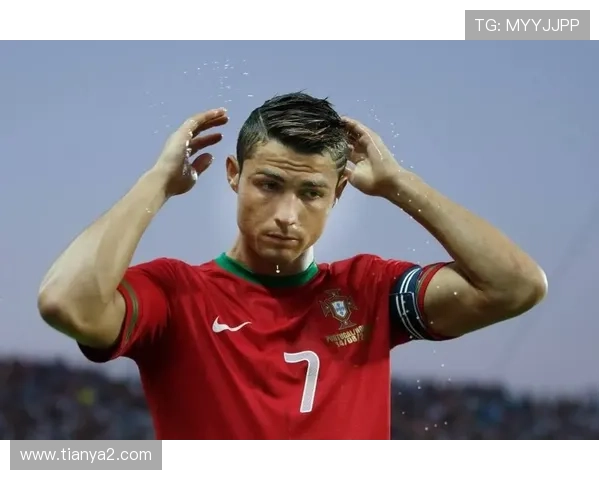 因内维尔赞谢什科曼联式神进球 因内维尔赞谢什科曼联式神进球